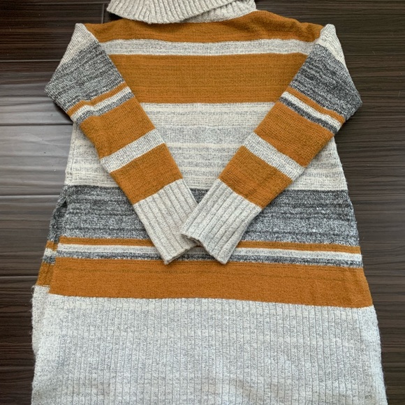 Mysteree Sweater - Picture 3 of 7